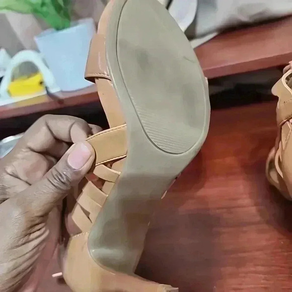 Guess Womens Caged heels. Size 8 - Picture 4 of 7